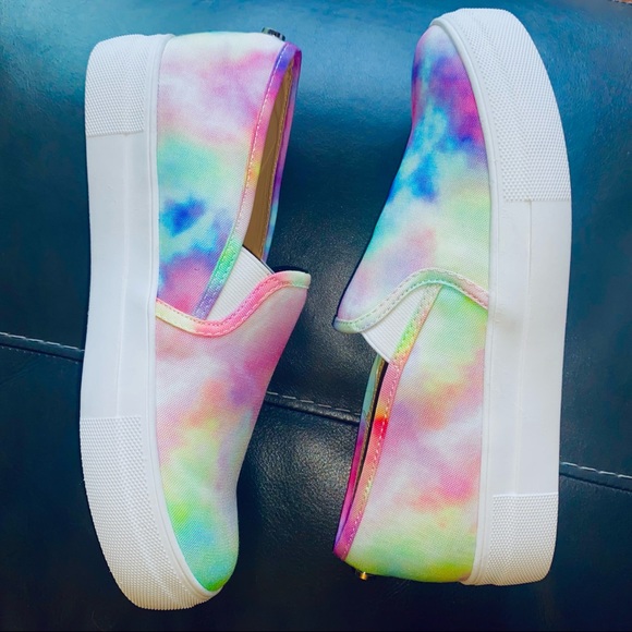 Steve Madden Toshe NWT rainbow tie-dye sneaker - Picture 8 of 16